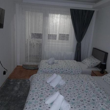 Holiday Apartaments 2 Nis Exterior foto