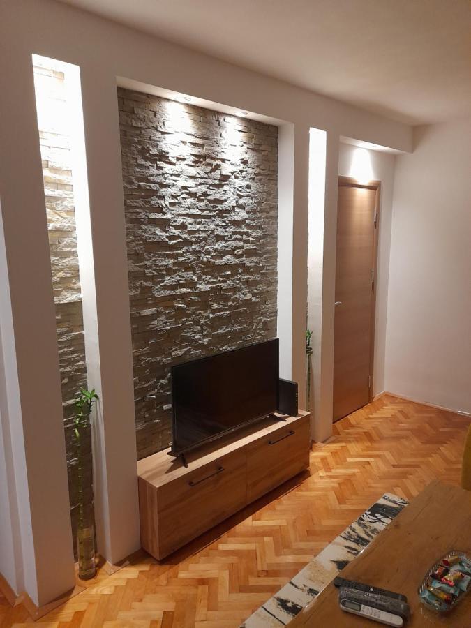 Holiday Apartaments 2 Nis Exterior foto