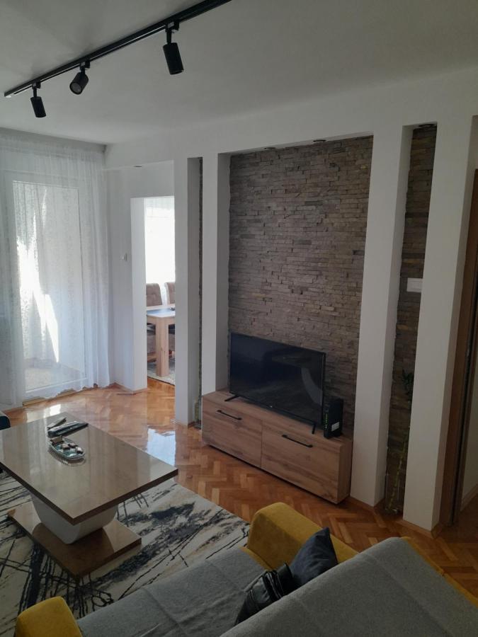 Holiday Apartaments 2 Nis Exterior foto