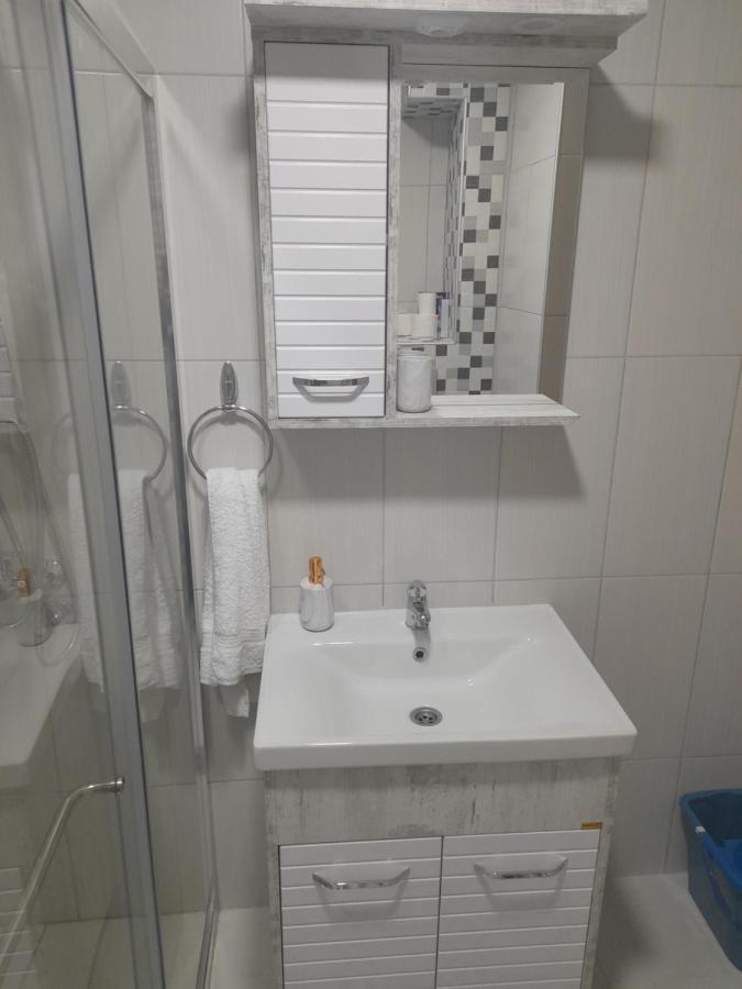 Holiday Apartaments 2 Nis Exterior foto